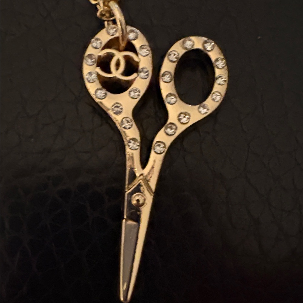 EUC CHANEL Gold-Tone Scissors Pendant Necklace with Crystal Detail